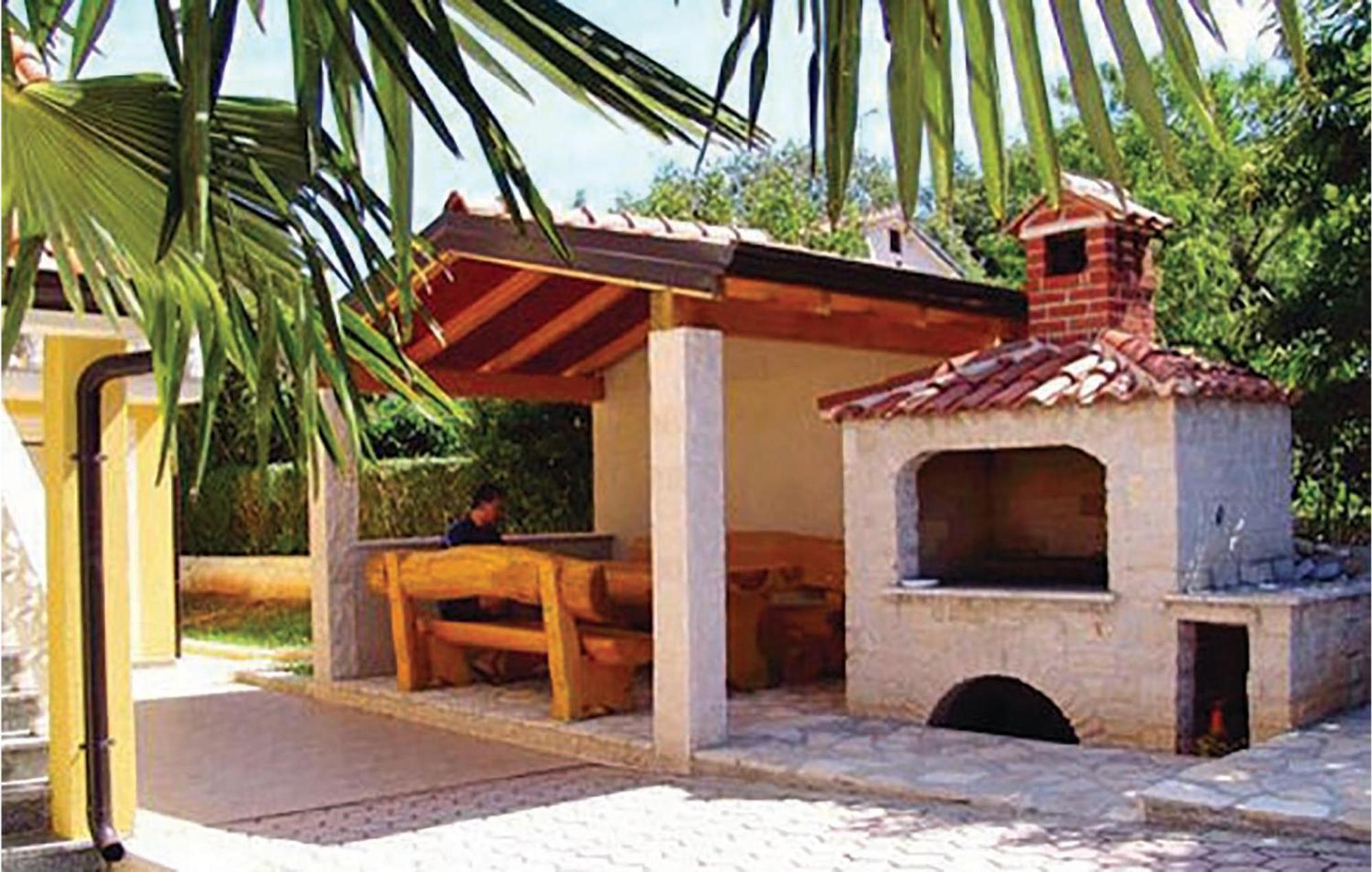 1 Bedroom Beautiful Apartment In Porec Exterior photo